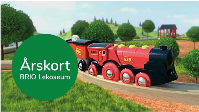 KOM OCH LEK MED OSS HELA 2025! 
❤️🚂 Om du planerar att besöka BRIO Lekoseum mer än två gånger inom ett år så tjänar du på att köpa årskort. 
Köp årskort direkt i kassan på Briogatan 1 i Osby eller enkelt och säkert online via Nortic https://www.nortic.se/ticket/event/64360 

Priser årskort:
Familj (2 vuxna + max 3 barn): 950 kr (ett besök 400 kr)
Vuxen +15 år: 350 kr (ett besök 125 kr)
Barn 2-15 år: 250 kr (ett besök 100 kr)
Pensionär/student: 250 kr (ett besök 100 kr) 

Med ett årskort får du dessutom alltid 10% rabatt på allt i vår välsorterade leksaksbutik! ❤️🚂